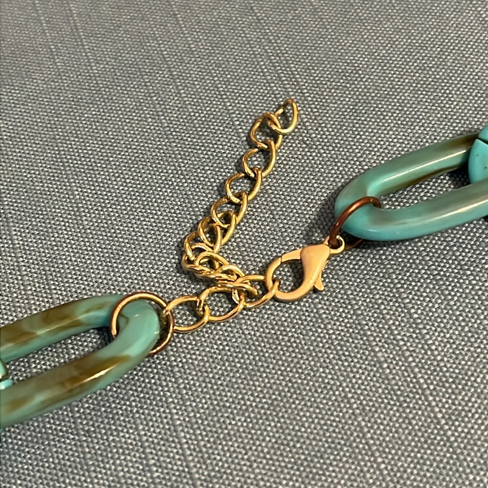 Turquoise color statement loop necklace - Picture 6 of 9
